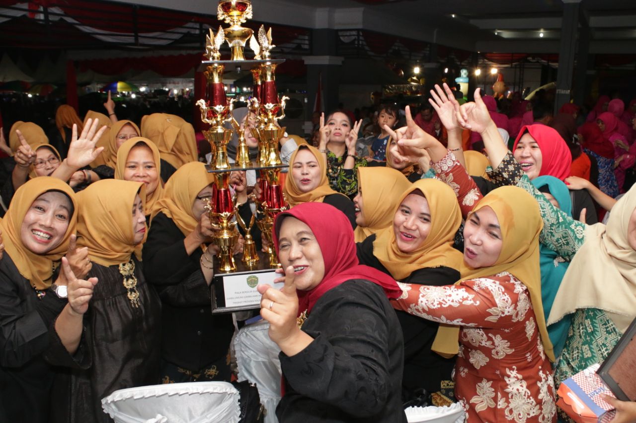 Pertahankan Prestasi, TP PKK Kota Balikpapan Raih Juara Umum Pada HKG-PKK 2018 Provinsi Kaltim